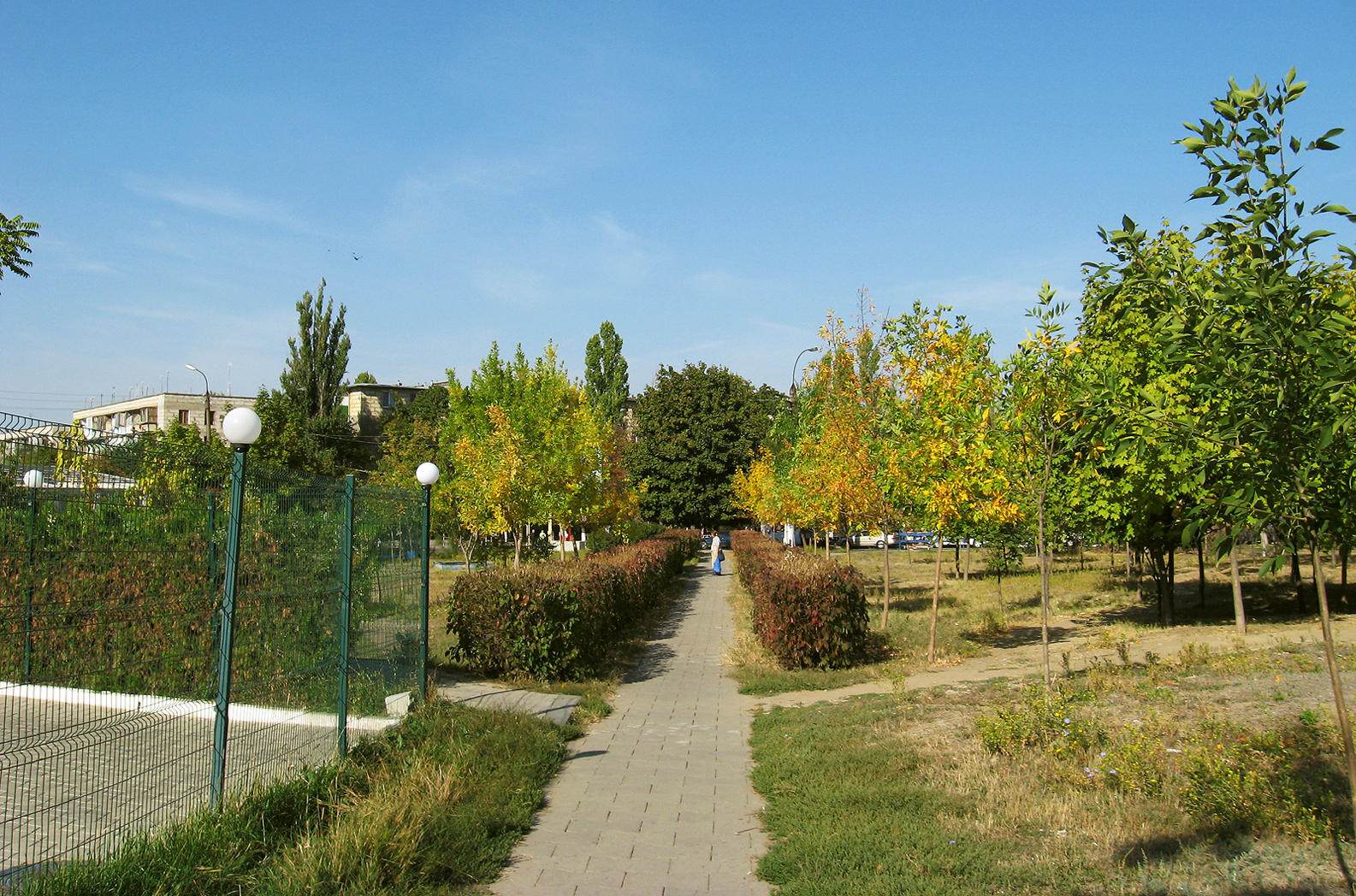 Аллея возле бара Rainbow